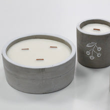 Charger l'image dans la galerie, Bougie Moyenne en Béton et Cire de Soja - Genièvre & Gin Doux