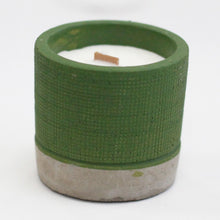 Charger l'image dans la galerie, Bougie en Béton Vert et Cire de Soja - Mousse de Mer & Herbes