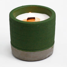 Charger l'image dans la galerie, Bougie en Béton Vert et Cire de Soja - Mousse de Mer & Herbes