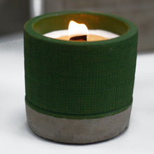 Charger l'image dans la galerie, Bougie en Béton Vert et Cire de Soja - Mousse de Mer & Herbes