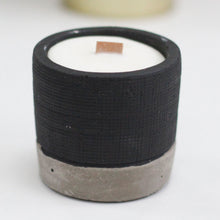 Charger l'image dans la galerie, Bougie en Béton Noir et Cire de Soja - Brandy Butter