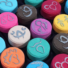 Charger l&#39;image dans la galerie, Bombes de Bain Astrologiques Verseau avec Horoscope