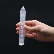 Charger l&#39;image dans la galerie, Baguette Sélénite 7 Chakras Premium 14-16cm - Harmonisation Complète