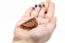 Charger l&#39;image dans la galerie, Pendule de chakra de puissance en orgonite - Aile d&#39;ange