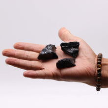 Charger l&#39;image dans la galerie, Cristaux Bruts Obsidienne Noire 500g - Pierre de Protection Ultime