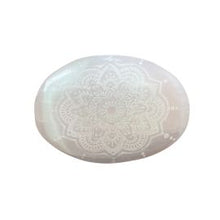 Charger l&#39;image dans la galerie, Pierre de Paume Mandala Sélénite Premium - Art Thérapeutique &amp; Géométrie Sacrée