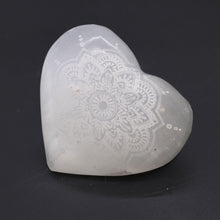 Charger l&#39;image dans la galerie, Cœur Mandala de Sélénite Premium 7-8cm - Art Sacré &amp; Amour Géométrique