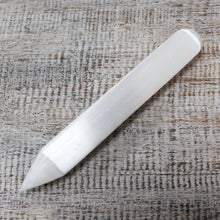 Charger l&#39;image dans la galerie, Baguette de Sélénite Premium 16cm Pointe - Direction &amp; Focalisation Divine
