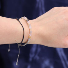 Charger l&#39;image dans la galerie, Bougie en cristal du zodiaque avec bracelet en pierres précieuses - Gémeaux