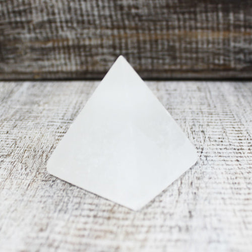 Pyramide de Sélénite Premium 5cm - Amplification & Concentration Divine
