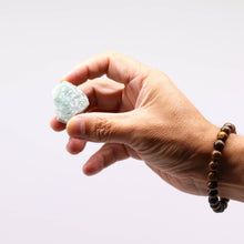 Charger l&#39;image dans la galerie, Cristaux Bruts Jade Cristal 500g - Pierre d&#39;Harmonie et Prospérité